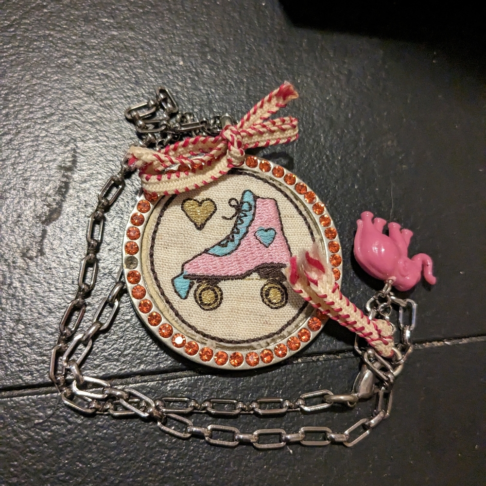 Vintage Tarina Tarantino roller skate necklace kawaii pink rollerskate rare